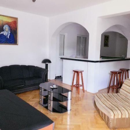 Hostel Holiday Cetinje Exteriör bild