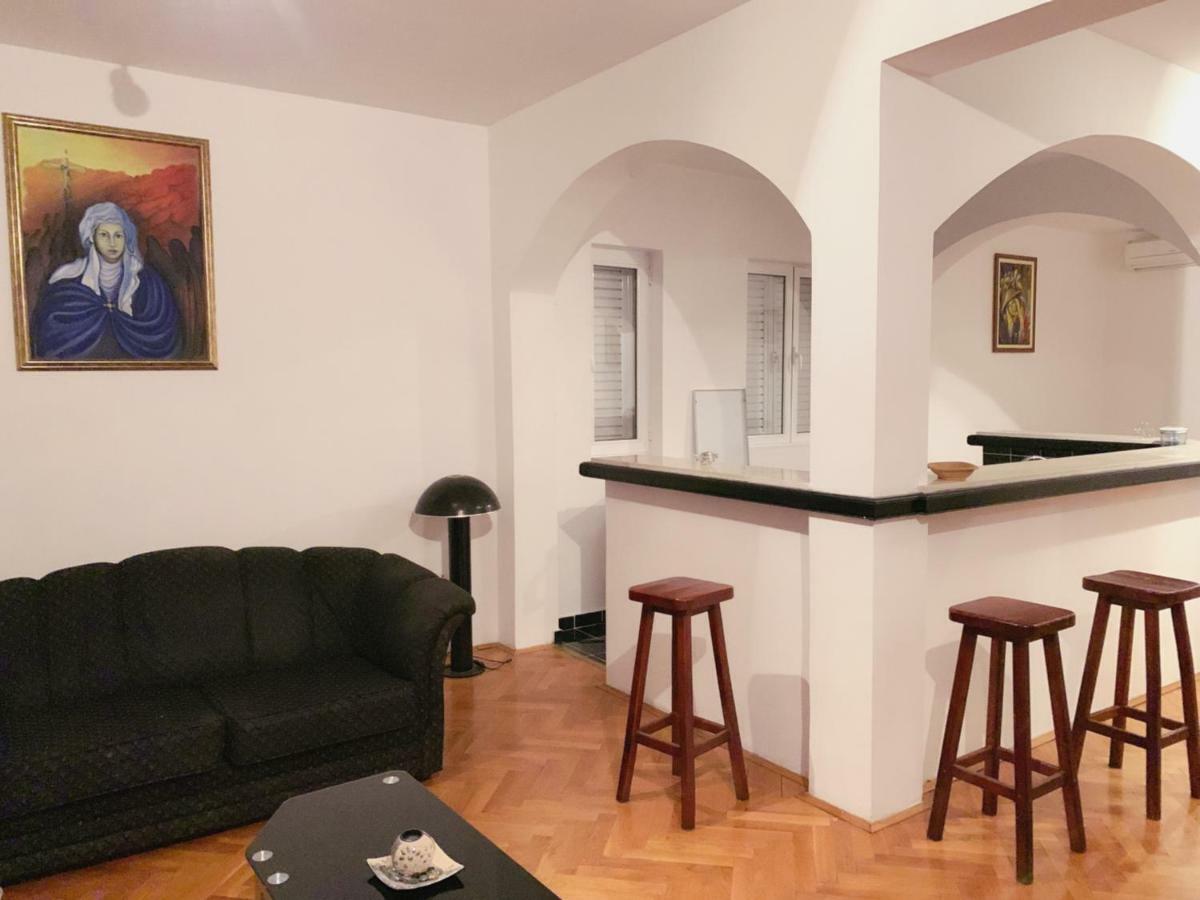 Hostel Holiday Cetinje Exteriör bild