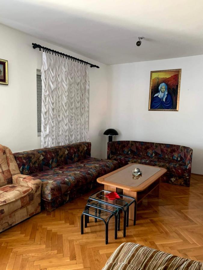 Hostel Holiday Cetinje Exteriör bild