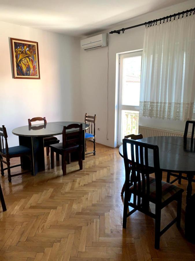 Hostel Holiday Cetinje Exteriör bild