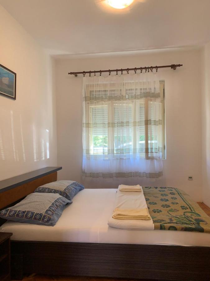 Hostel Holiday Cetinje Exteriör bild