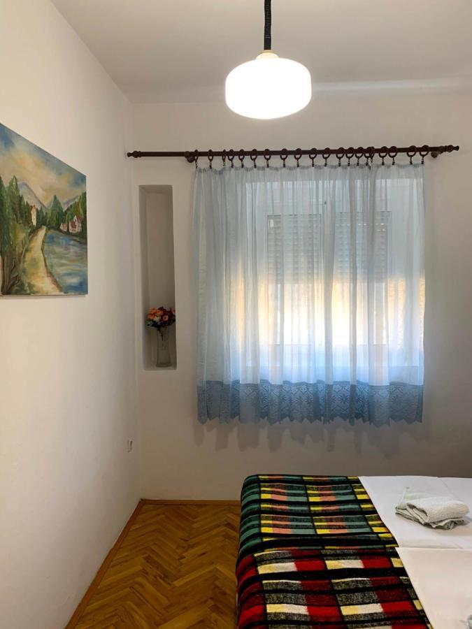 Hostel Holiday Cetinje Exteriör bild