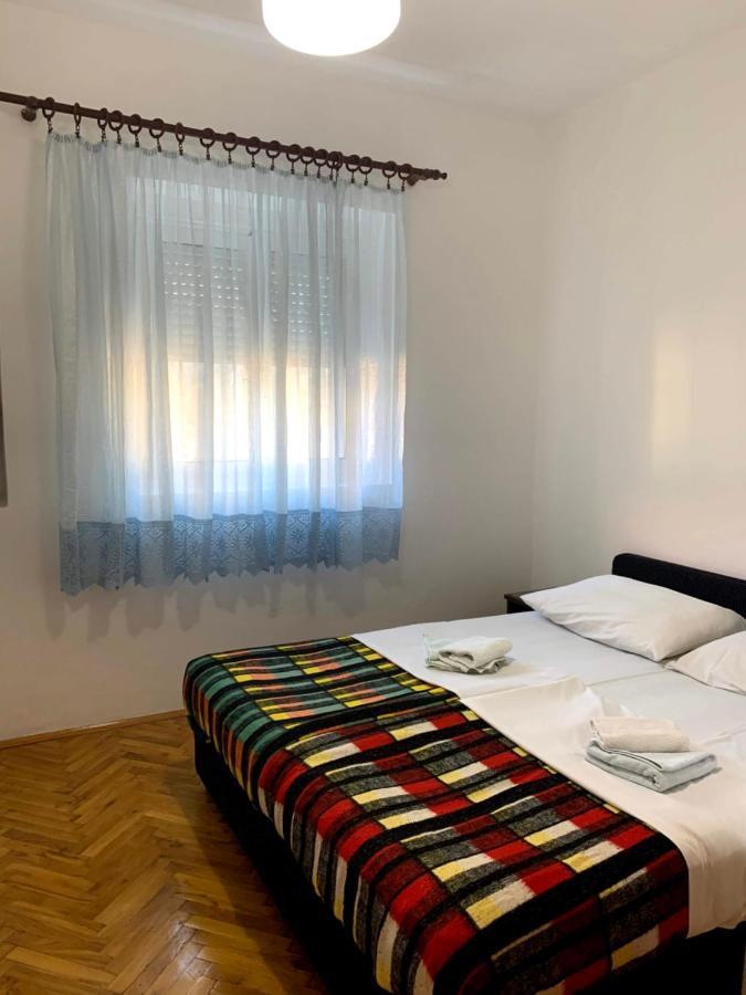 Hostel Holiday Cetinje Exteriör bild
