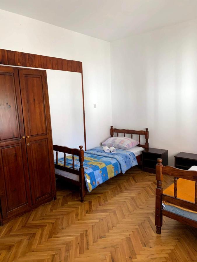 Hostel Holiday Cetinje Exteriör bild