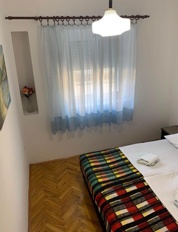 Hostel Holiday Cetinje Exteriör bild