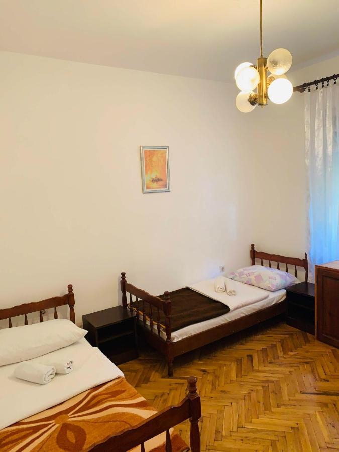 Hostel Holiday Cetinje Exteriör bild